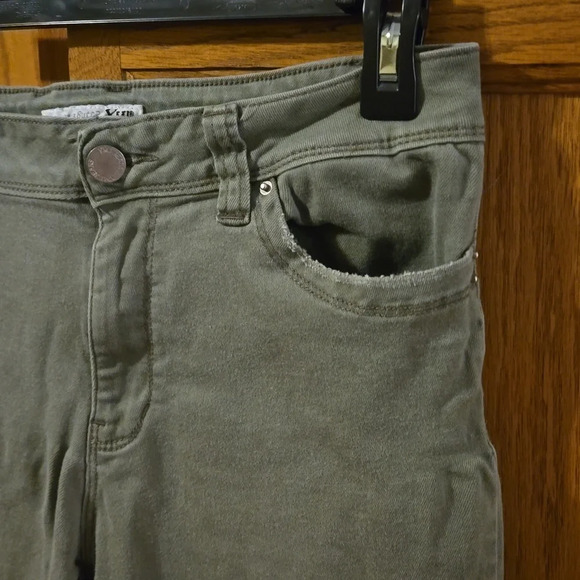 Wanna Better Butt YMI Distressed Skinny Jeans Mid Rise Olive Jr size 11 - Picture 4 of 16